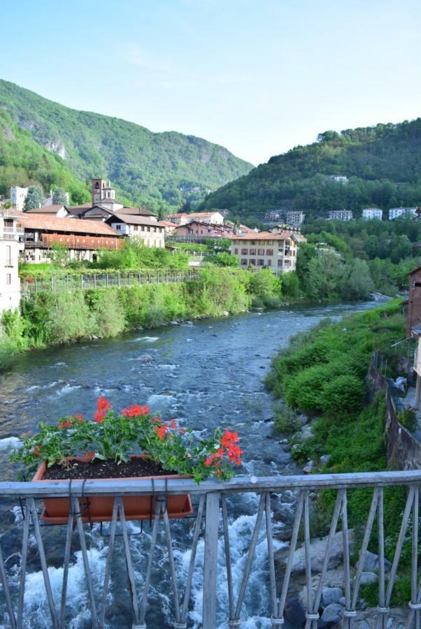 Апартаменты Attico Sul Fiume Варалло Экстерьер фото